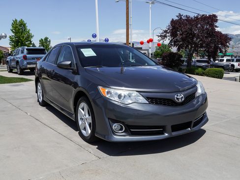 Used 2013 Toyota Camry SE FWD image 2