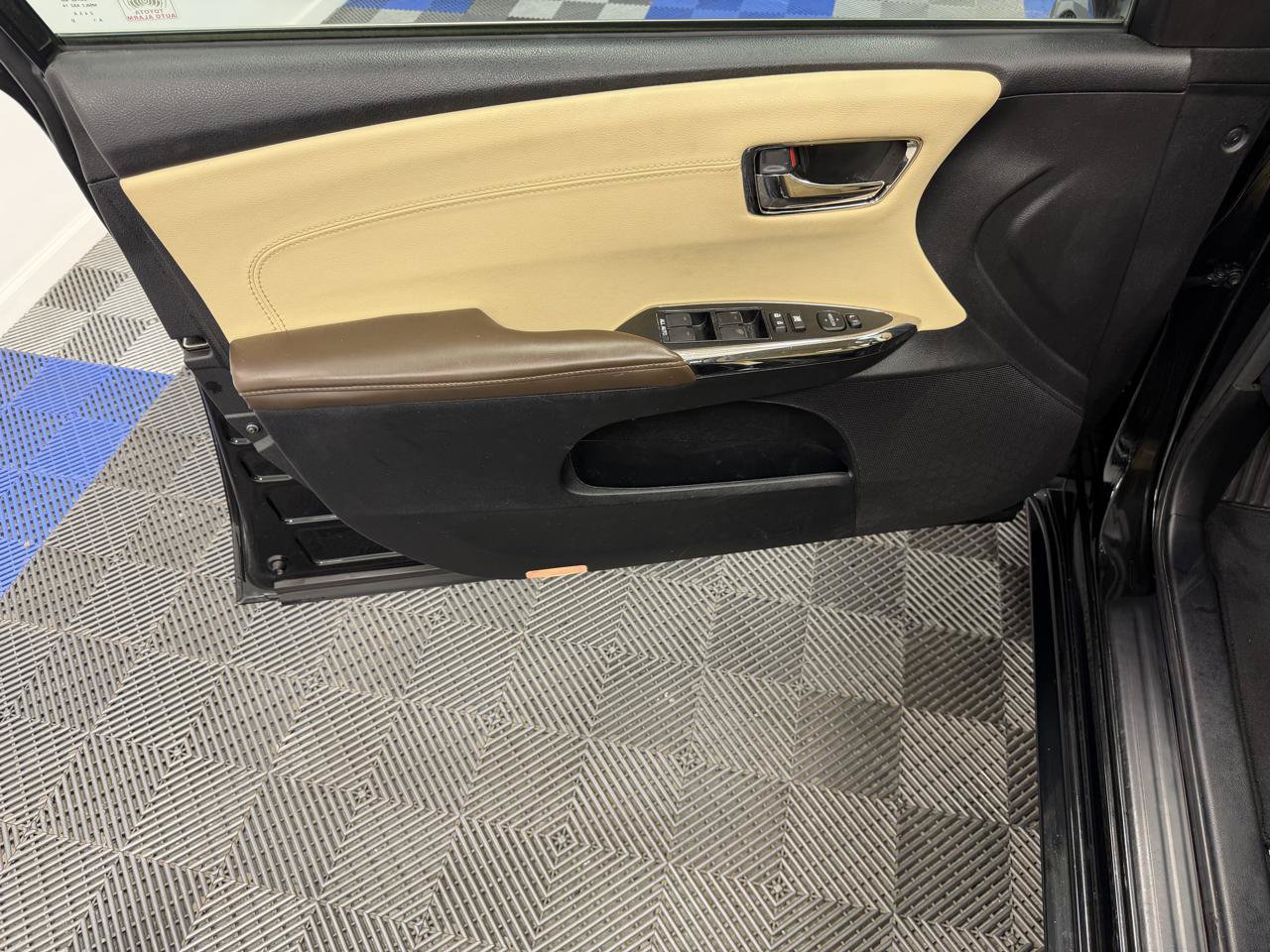 Used 2015 Toyota Avalon XLE Premium FWD image 5