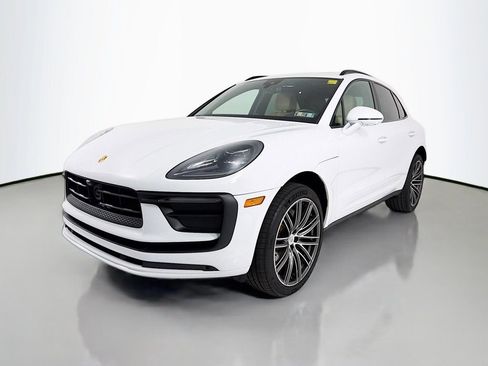 Certified 2023 Porsche Macan AWD/4WD image 1