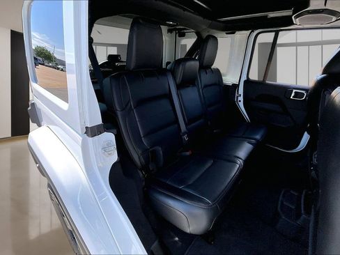 Used 2022 Jeep Wrangler Unlimited Sahara AWD/4WD image 27