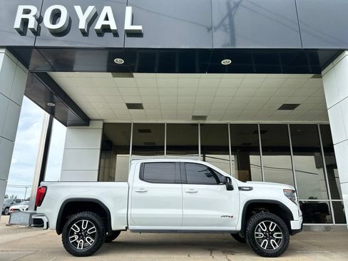 Used 2023 GMC Sierra 1500 AT4 w/ AT4 Premium Package AWD/4WD image 1