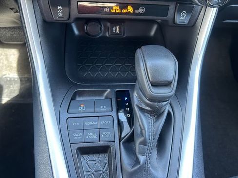 Used 2025 Toyota RAV4 XLE AWD/4WD image 15