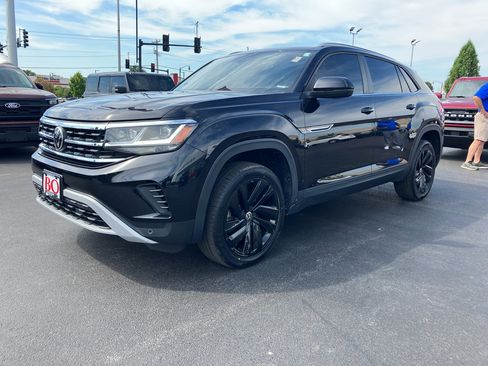 Used 2022 Volkswagen Atlas Cross Sport SE FWD image 2