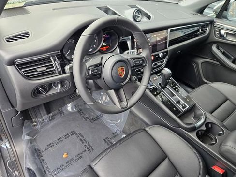 Used 2026 Porsche Macan image 4