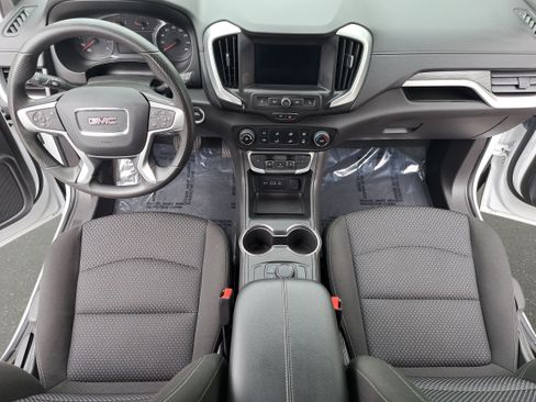 Used 2024 GMC Terrain SLE FWD image 9