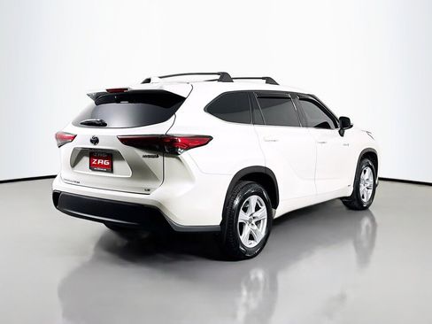 Used 2021 Toyota Highlander LE image 5