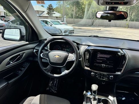 Used 2021 Chevrolet Traverse LT FWD image 22