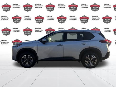 Certified 2021 Nissan Rogue SV image 2