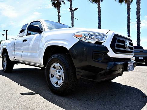 Used 2022 Toyota Tacoma SR RWD image 3