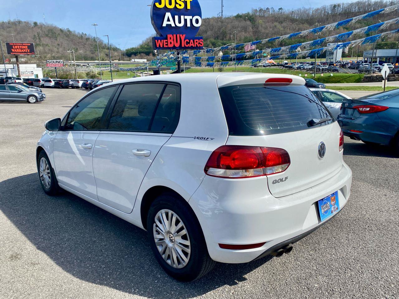 Used 2013 Volkswagen Golf 4-Door FWD image 5