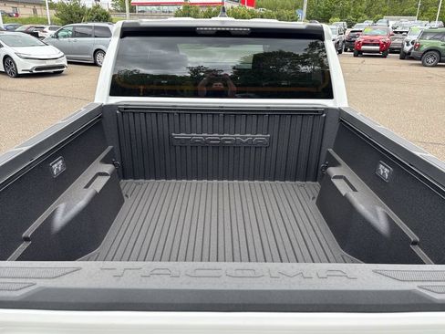 Certified 2026 Toyota Tacoma SR5 AWD/4WD image 16