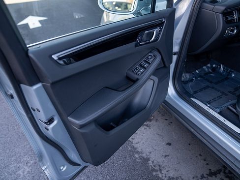 Certified 2023 Porsche Macan S AWD/4WD image 16