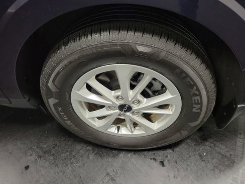 Used 2024 Kia Carnival LX image 10