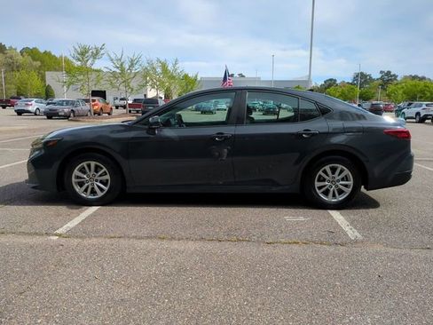 Used 2025 Toyota Camry LE image 7