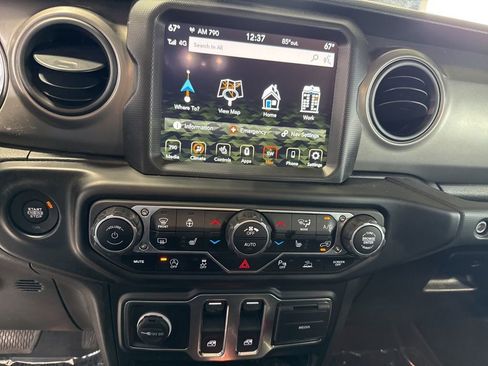 Used 2022 Jeep Wrangler Sport AWD/4WD image 16