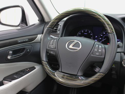 Used 2016 Lexus LS 460 image 54