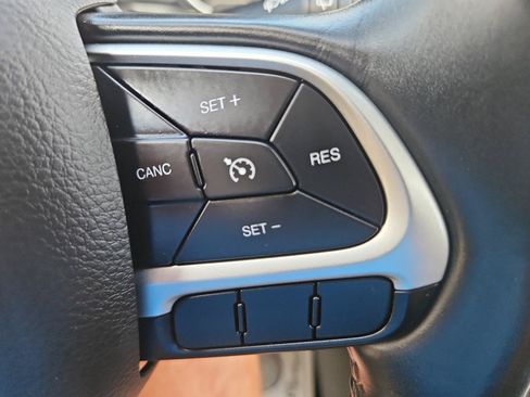 Used 2018 Jeep Compass Limited w/ Navigation Group AWD/4WD image 28