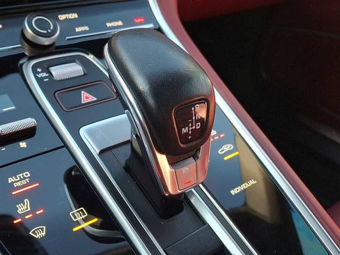 Used 2018 Porsche Panamera 4 image 12