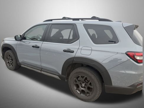 Used 2023 Honda Pilot TrailSport image 4