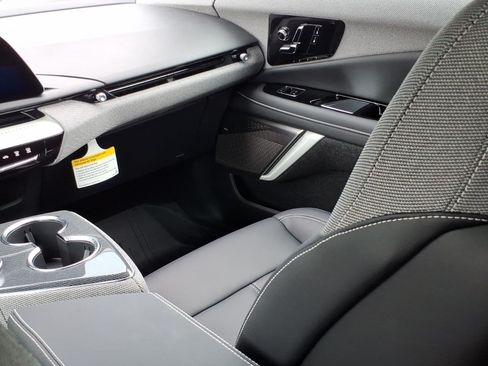 New 2027 Cadillac Optiq Luxury w/ LPO, Floor Liner Package AWD/4WD image 10