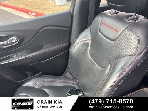 Used 2016 Jeep Cherokee Trailhawk w/ Comfort/Convenience Group image 12