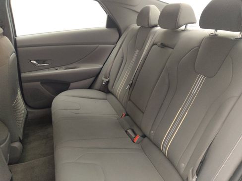 Used 2025 Hyundai Elantra SEL FWD image 18