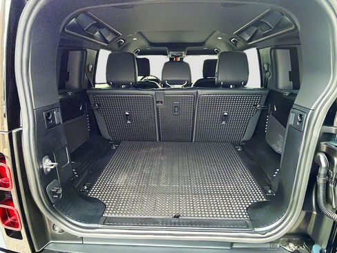 Used 2022 Land Rover Defender 110 X-Dynamic SE AWD/4WD image 11