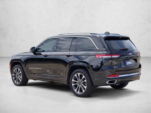 Used 2022 Jeep Grand Cherokee Overland w/ Luxury Tech Group IV AWD/4WD image 7
