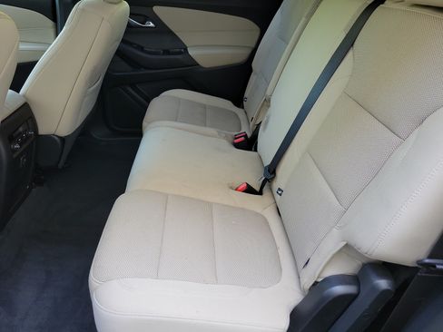 Used 2023 Chevrolet Traverse LS AWD/4WD image 12