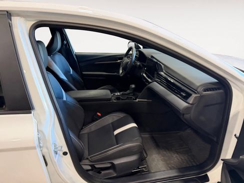 Used 2025 Toyota Camry SE FWD image 16