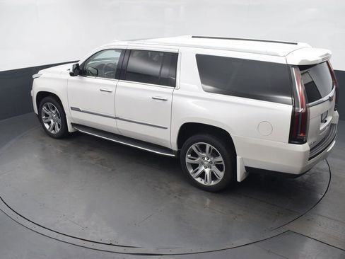 Used 2016 Cadillac Escalade ESV Luxury image 44