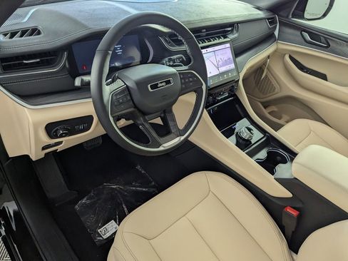 New 2025 Jeep Grand Cherokee Limited image 10