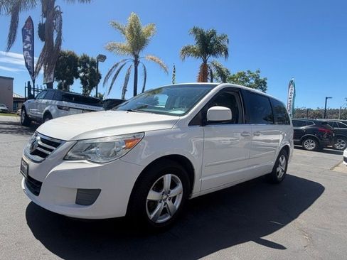 Used 2010 Volkswagen Routan SE image 7