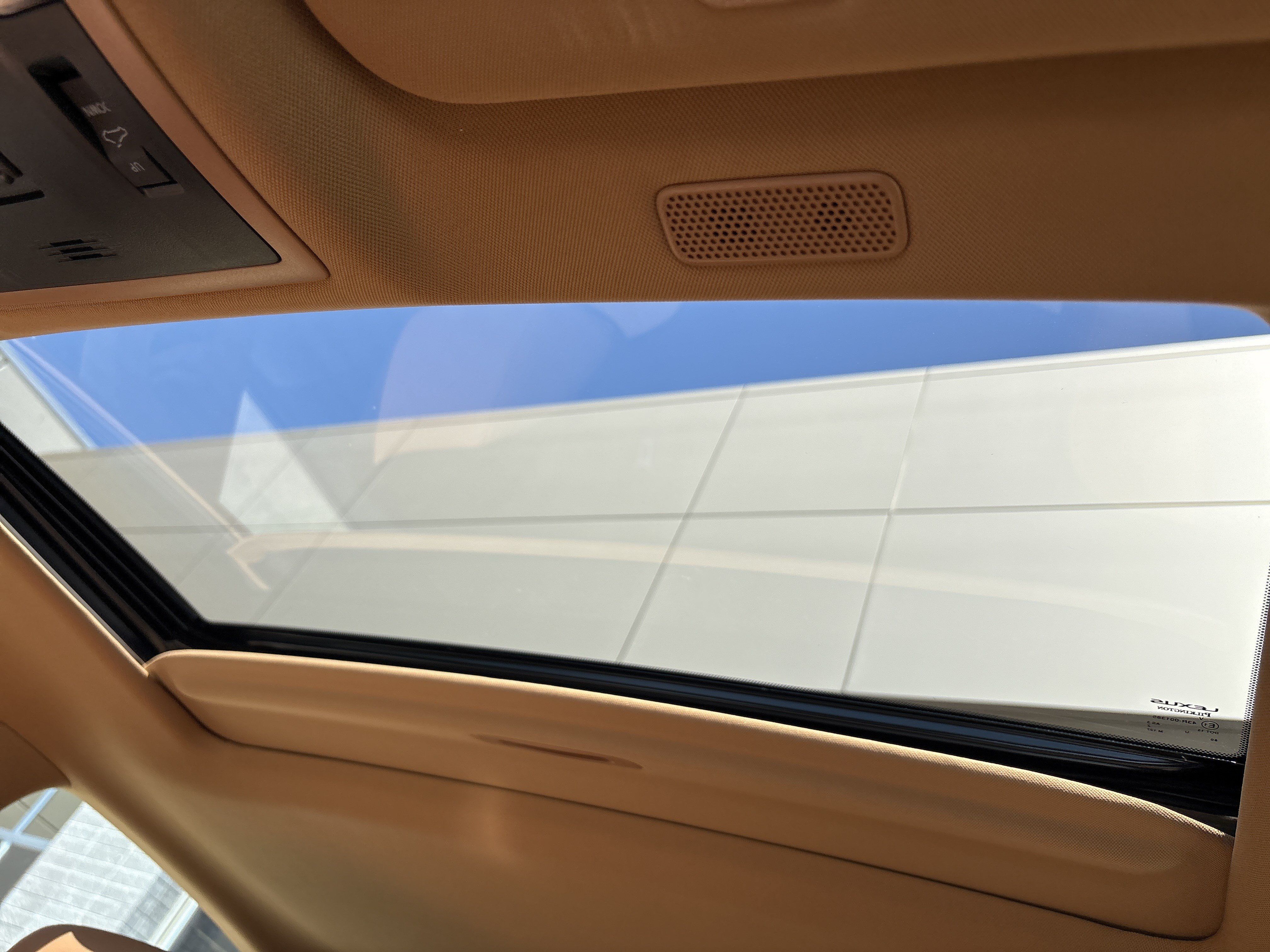 Used 2024 Lexus ES 300h w/ Premium Package FWD image 28