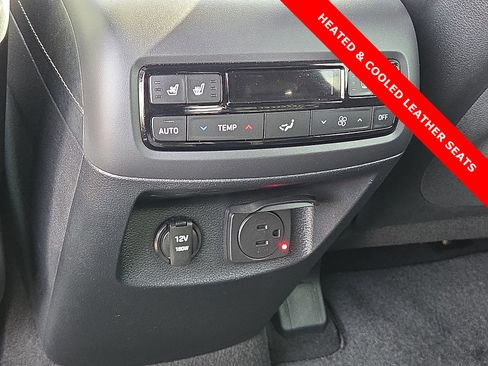 Used 2024 Hyundai Palisade Calligraphy image 12