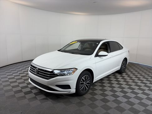 Used 2020 Volkswagen Jetta SE FWD image 2