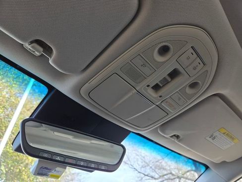 Used 2022 Genesis G70 2.0T w/ Prestige Package image 20