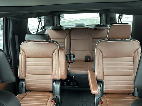 Used 2023 GMC Yukon XL Denali Ultimate image 6