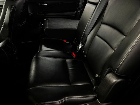 Used 2019 Honda Pilot Touring image 45