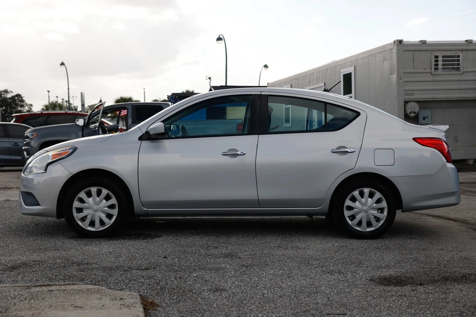 Used 2018 Nissan Versa SV FWD image 3