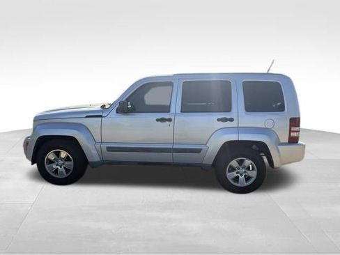 Used 2011 Jeep Liberty Sport RWD image 6