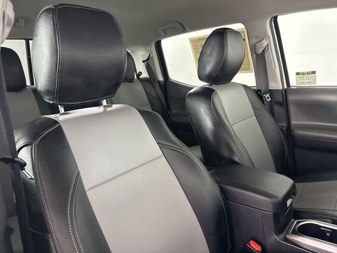Used 2021 Toyota Tacoma SR5 AWD/4WD image 27