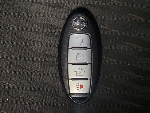 Used 2017 Nissan Rogue SV image 32