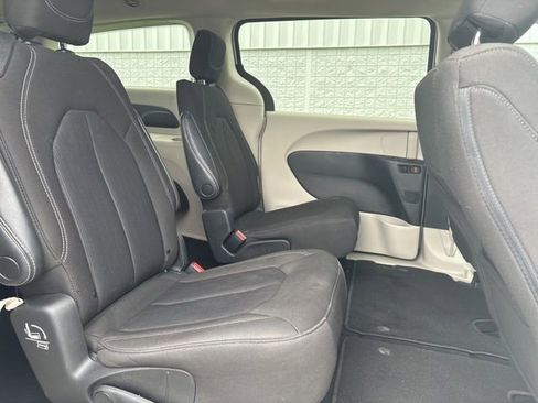 Used 2023 Chrysler Voyager LX FWD image 15