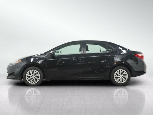 Used 2018 Toyota Corolla LE FWD image 2