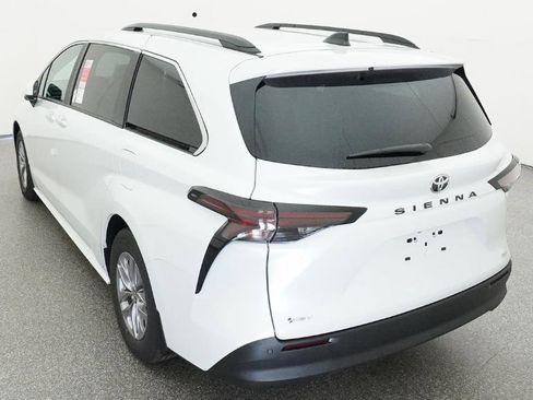 New 2026 Toyota Sienna XLE FWD image 14