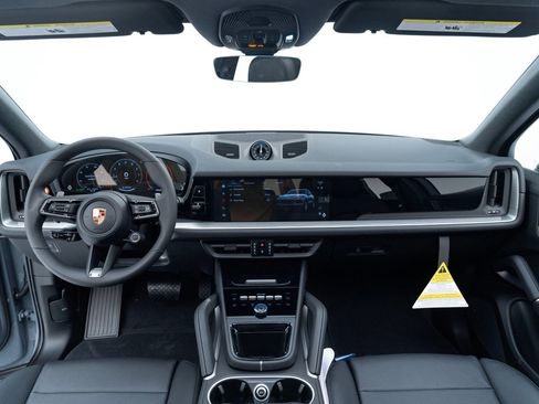 New 2026 Porsche Cayenne image 18