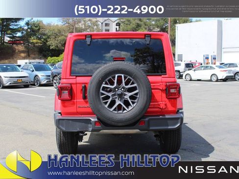 Used 2025 Jeep Wrangler Unlimited Sahara AWD/4WD image 8