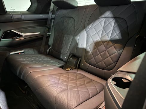 Used 2023 BMW X7 xDrive40i w/ Executive Package image 45