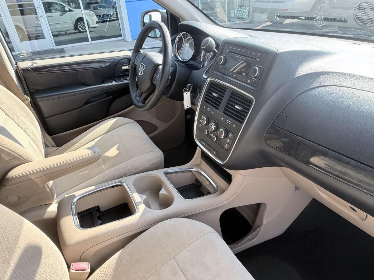 Used 2014 Dodge Grand Caravan SXT FWD image 13
